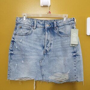 NWT & Denim Light Wash Button Fly Distressed Denim Mini Skirt Size 10 Y2K